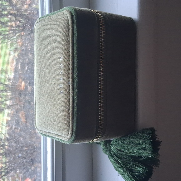 Sezane Velvet Jewelry Box - Picture 2 of 4